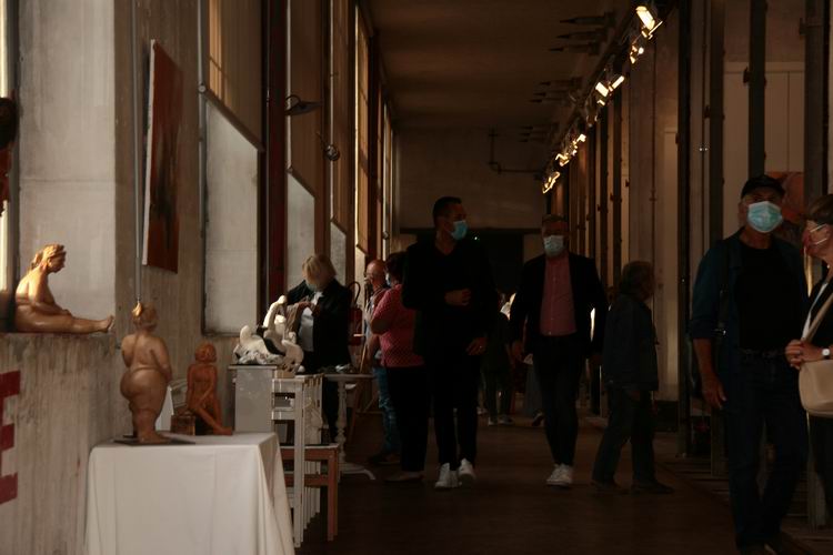 2009UE_V_19.jpg